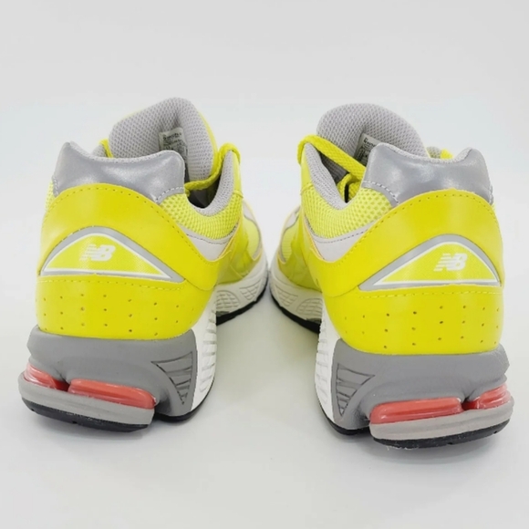- New Balance 2002R Yellow Lime M2002RLC Men\'s Size 8 women\'s 10 Running main image 11